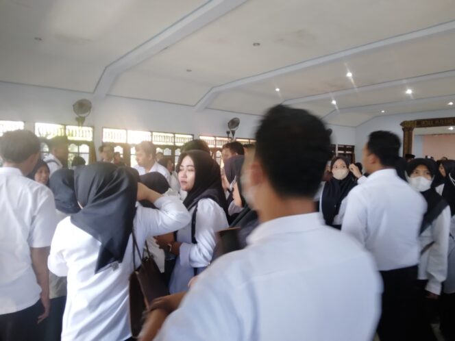 
					Guru Honorer di Kabupaten Sumenep