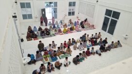 Siswa-siswi FIES Sumenep saat mengikuti kegiatan Pondok Ramadan di Boarding Fathimah Binti Said Gauzan. (IST)