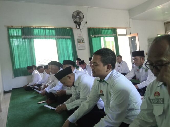 
					Awali Pekan Kerja, Kemenag Sumenep Gelar Istigasah Rutin Perkuat Spirit Pelayanan