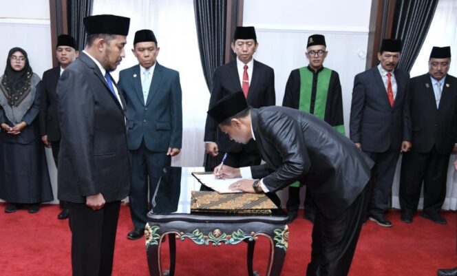 
					Empat Pejabat Eselon II Dilantik, Bupati Sumenep Tekankan Pelayanan Publik
